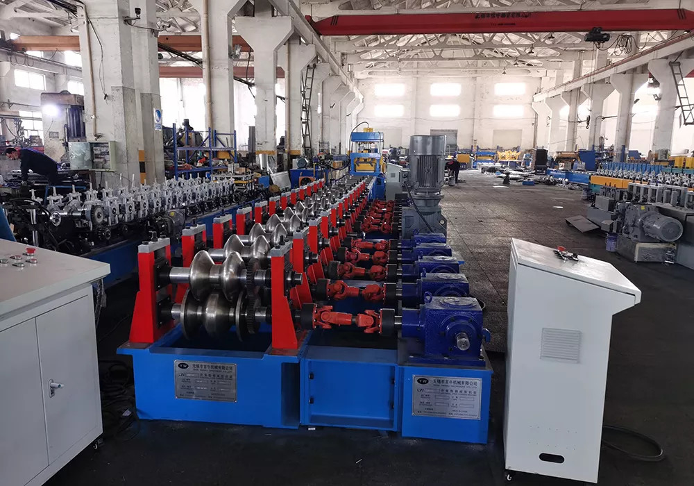PLC Controlled Highway Guardrail Roll Forming Machine With 2*22KW Main Machine Power And Gearbox Drive