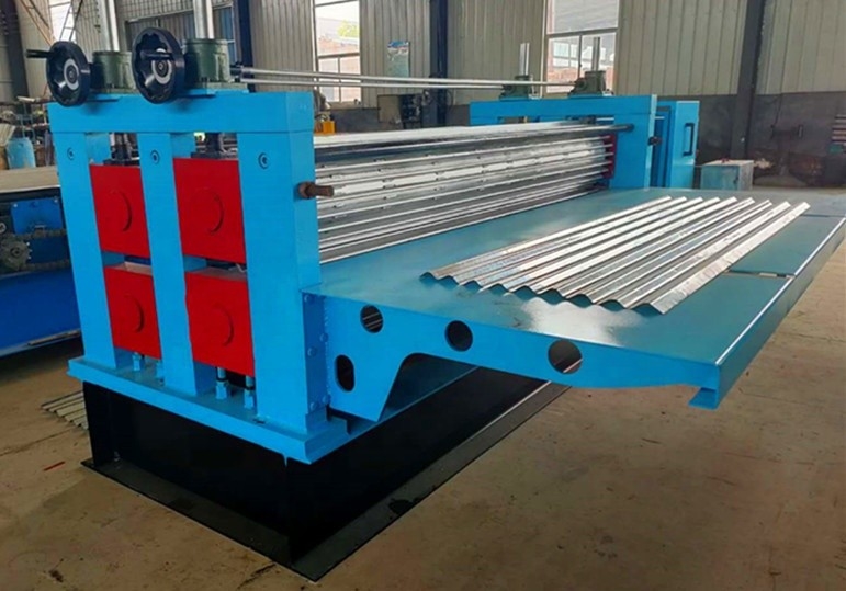 Iron Sheet 0.14-0.3mm Roof Roll Forming Machine Barrel Corrugator